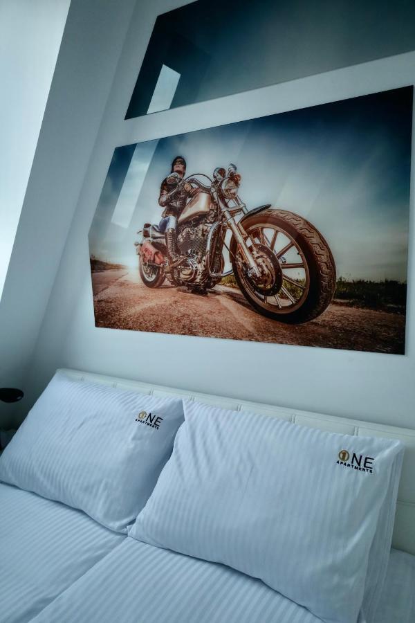 Biker - Victoria By Oneapartments